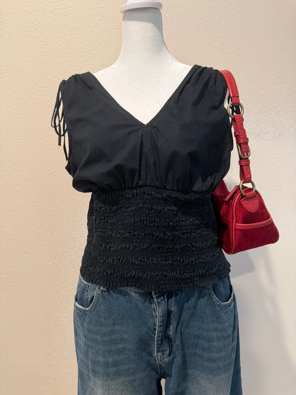 Old Navy Black V-Neck Sleeveless Blouse